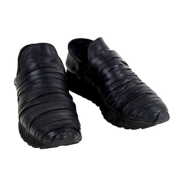 LD Tuttle BLACK GENUINE LEATHER COMFORT LOAFER FLATS FLAT ROUND SHOES Sz 10/40 - Picture 1 of 11